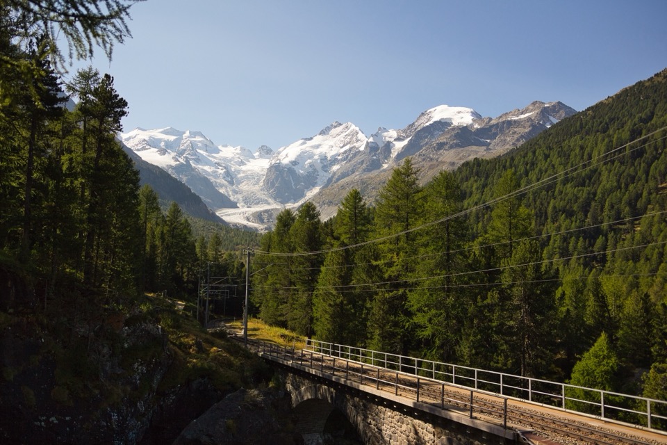 Blick von der Diavolezza auf den Morteratschgletscher und die Bernina-Viertausender, Piz Palü links im Bild
