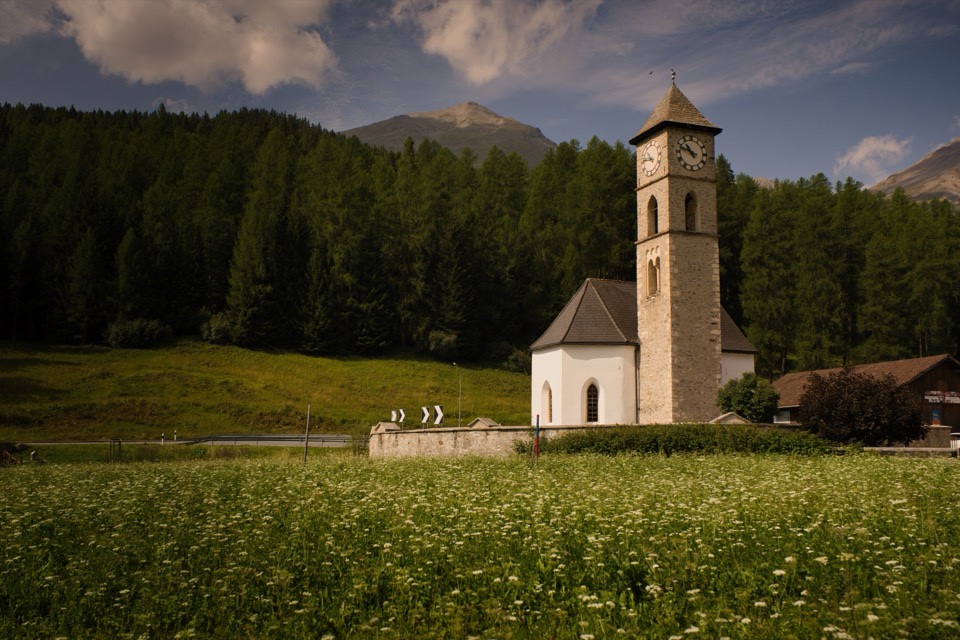 Romanische Kirche San Gian in Tschierv