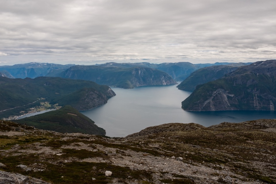 Blick vom Gipfel des Storehaugen auf den Sognefjord